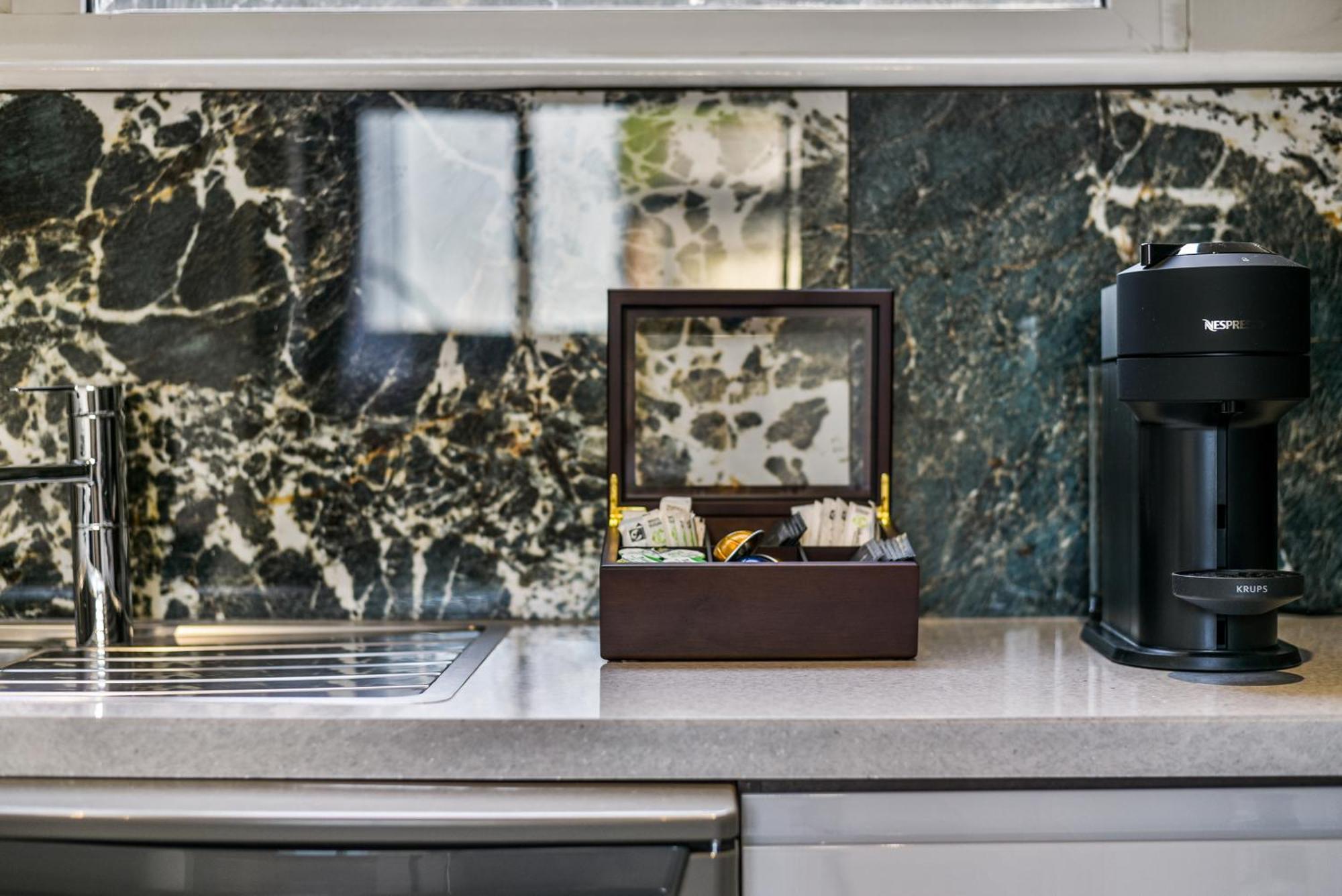 Avari Apartments - Hatton Collection Лондон Екстериор снимка